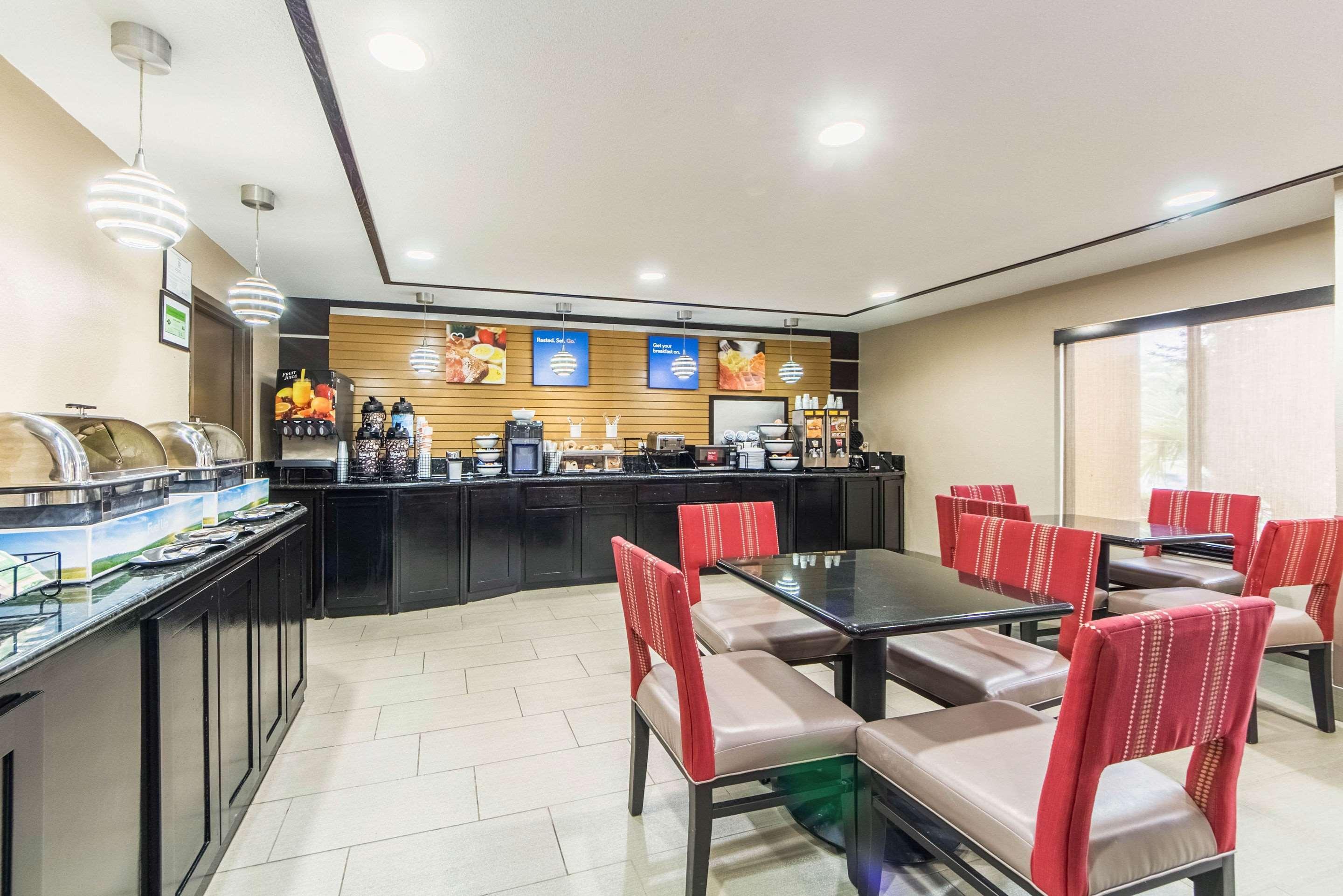 Comfort Inn Dallas Park Central Exterior photo