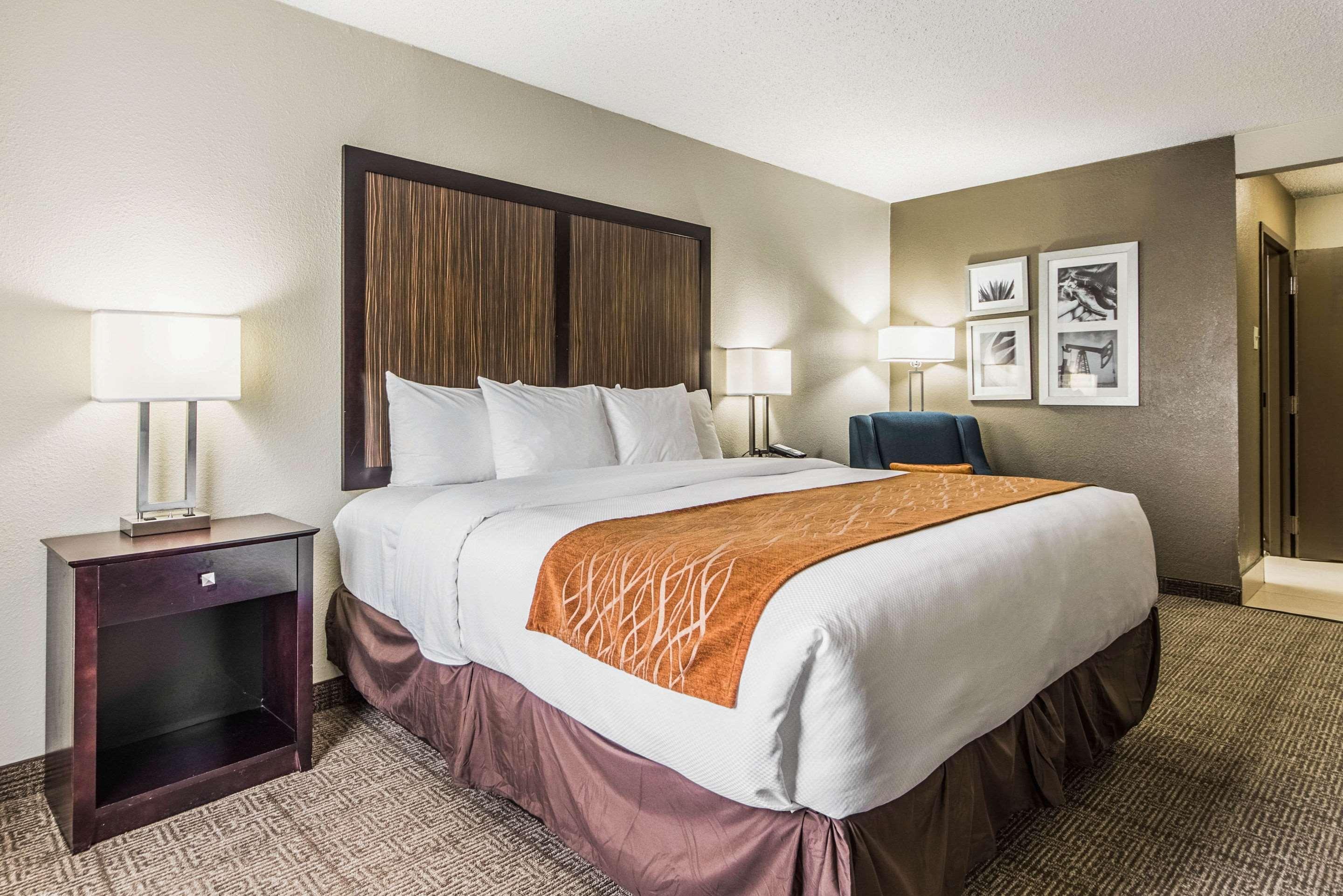 Comfort Inn Dallas Park Central Exterior photo