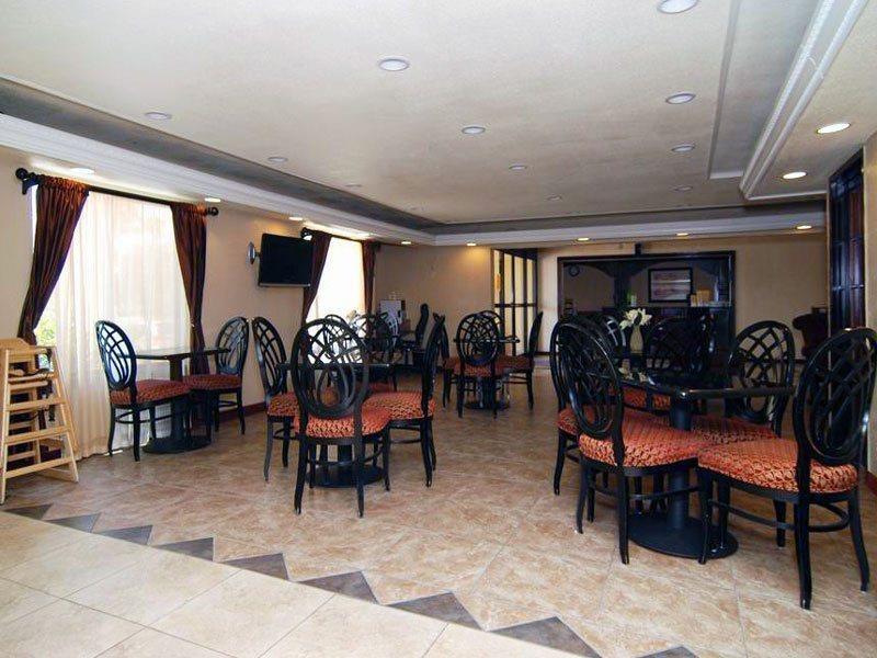 Comfort Inn Dallas Park Central Restaurant photo