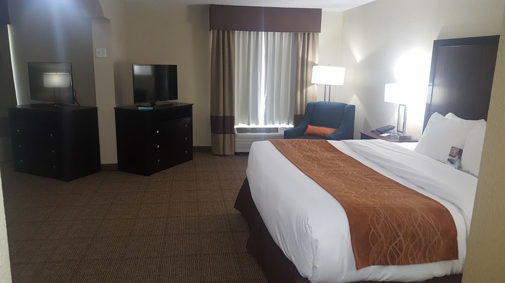 Comfort Inn Dallas Park Central Exterior photo