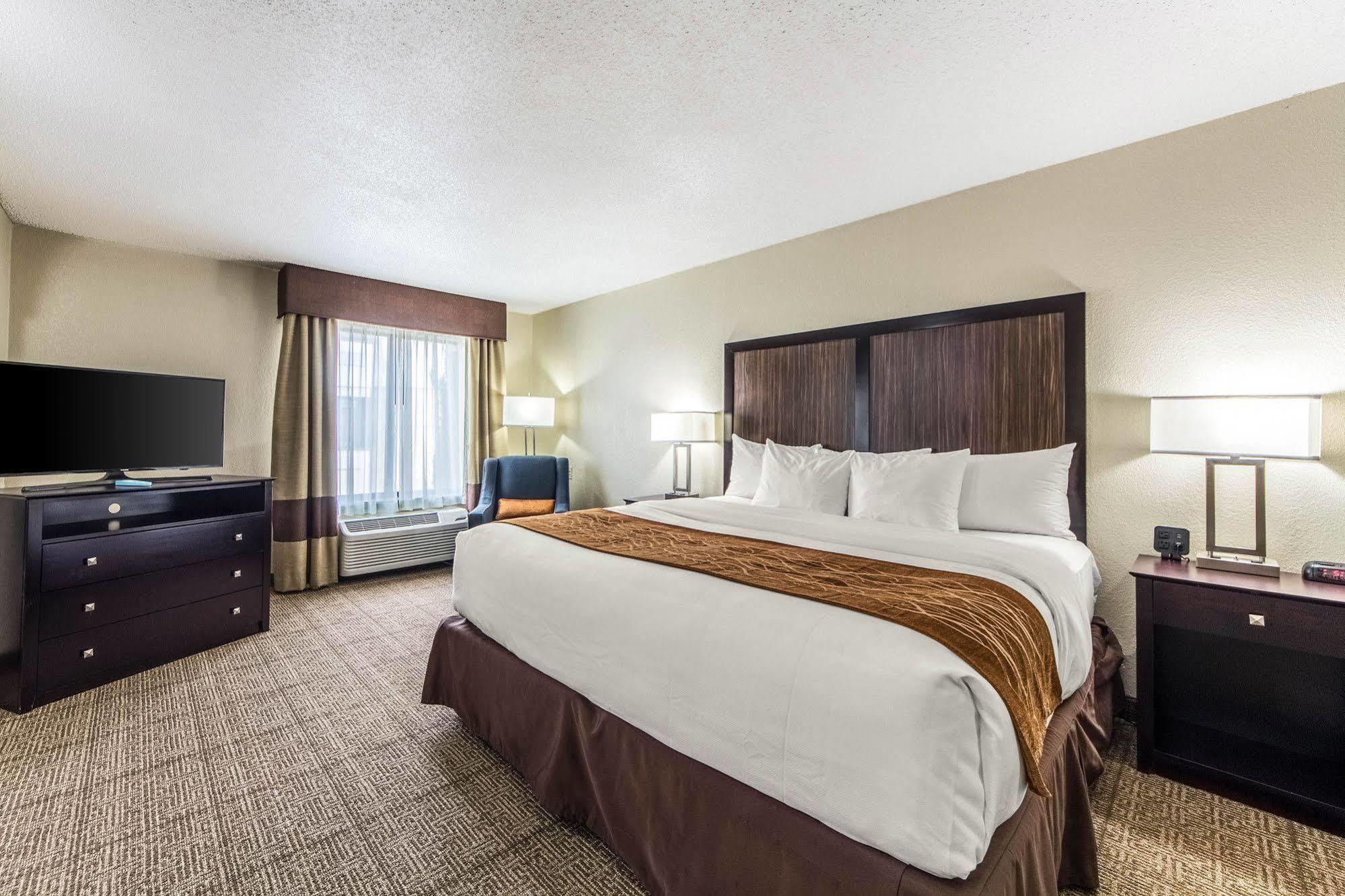 Comfort Inn Dallas Park Central Exterior photo